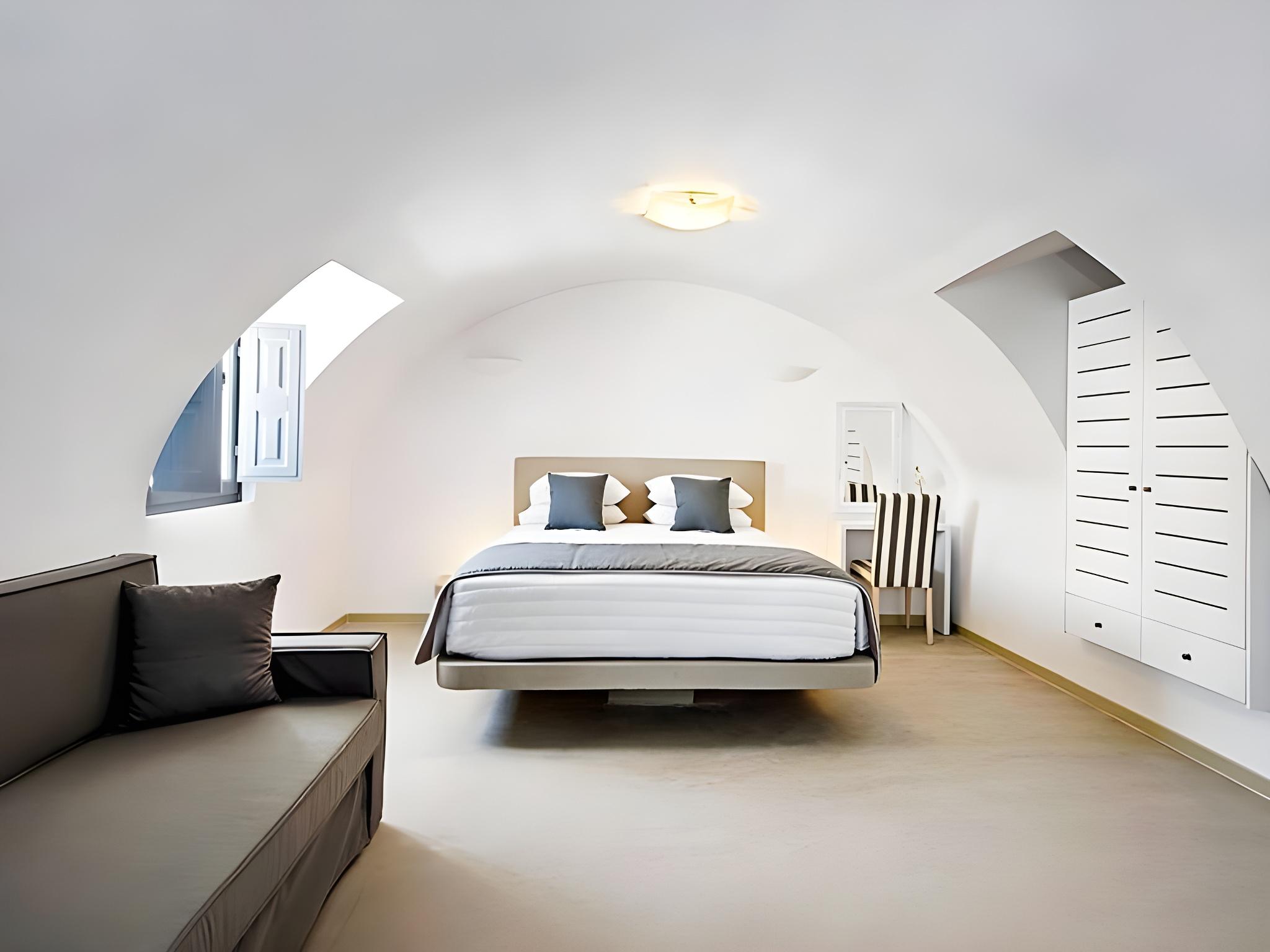 EXECUTIVE, SUITE