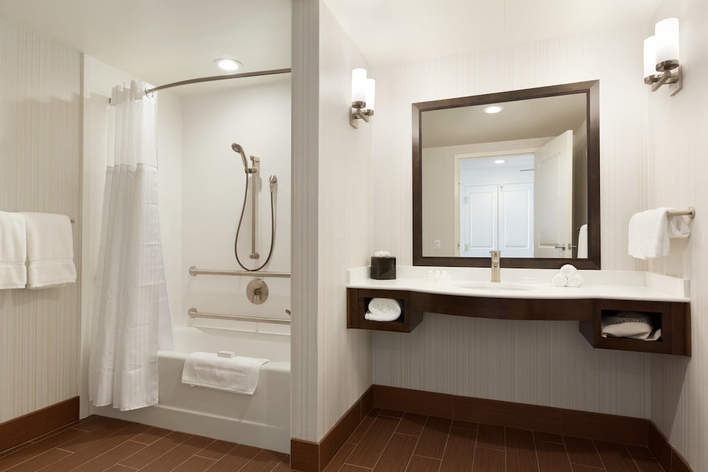 Hilton Garden Inn Boston Logan Airport 16/38
