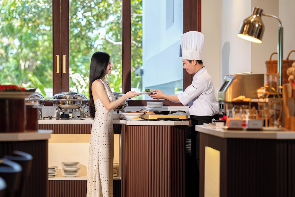 Royal Riverside Hoi An Hotel 11/75