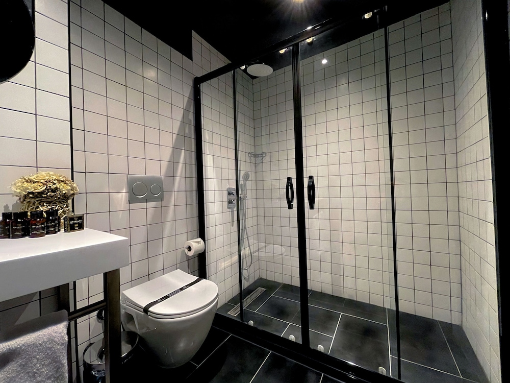 Weingart Hotel 49/52