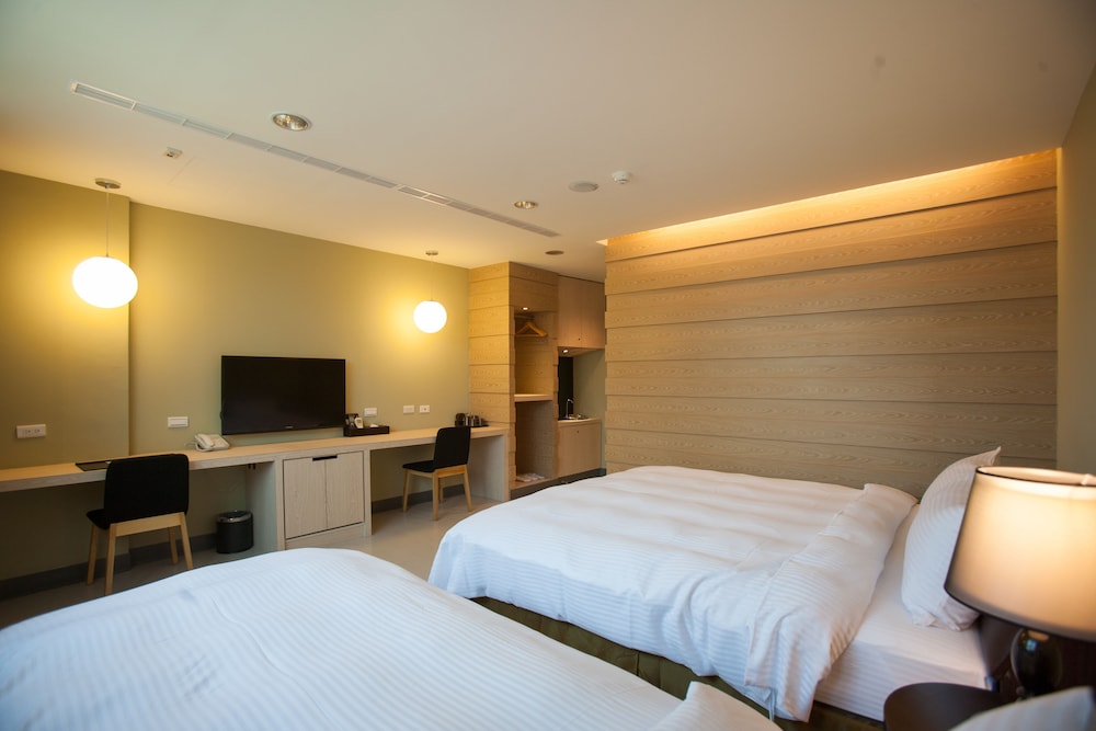 823-Tourist Hotel 38/64
