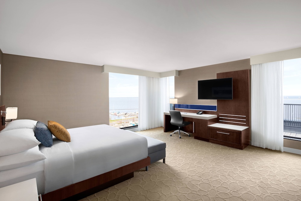 Delta Hotels By Marriott Thunder Bay 11/51