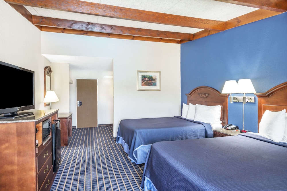 Howard Johnson by Wyndham Bangor 23/34
