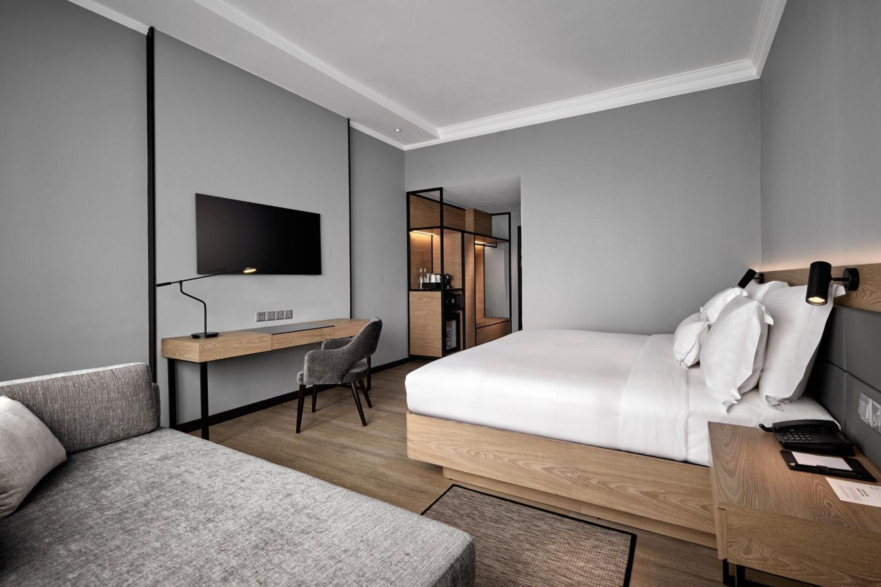 Prime, Deluxe, King Bed, Sofa