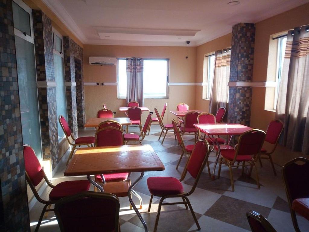 Modroy Hotel And Suites 13/14
