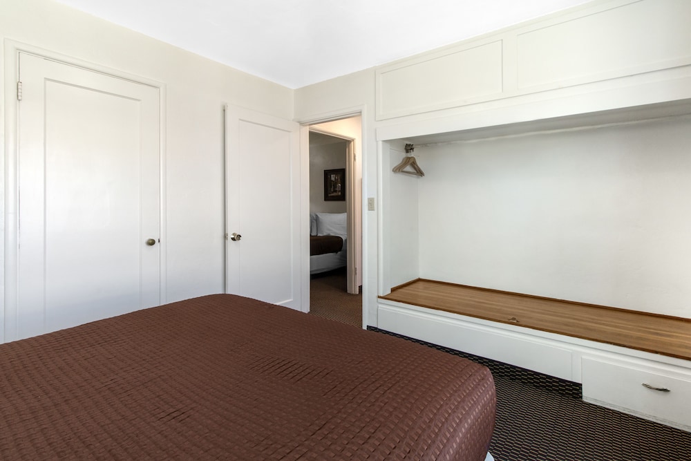 Town House Motel - Historic Old Town Eureka 25/37