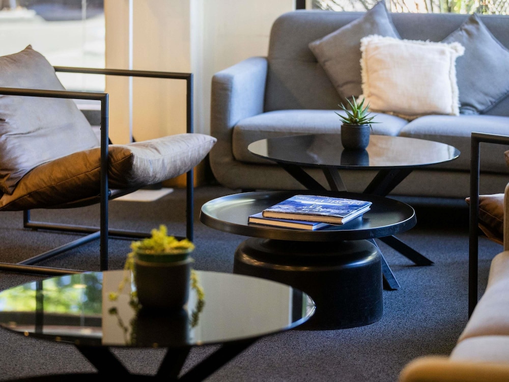 IBIS SYDNEY THORNLEIGH 43/62