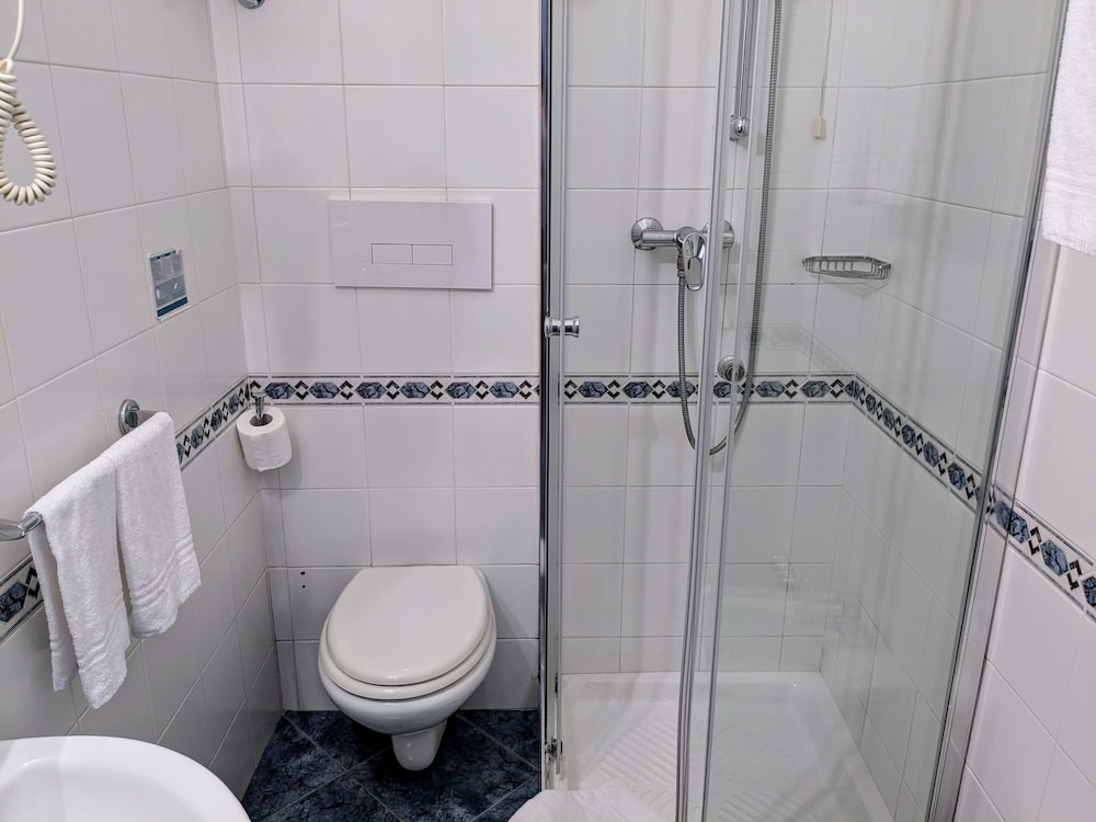 Hotel Soggiorno Athena 62/64
