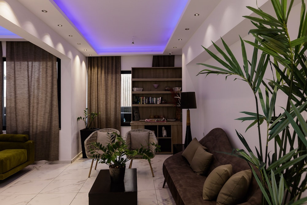 Kahlua Sea View Suites 47/67