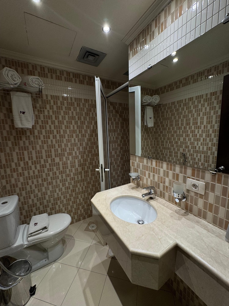 Ny Suites Hotel 53/58
