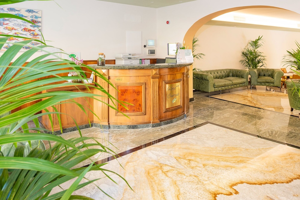 Hotel Centrale 5/50