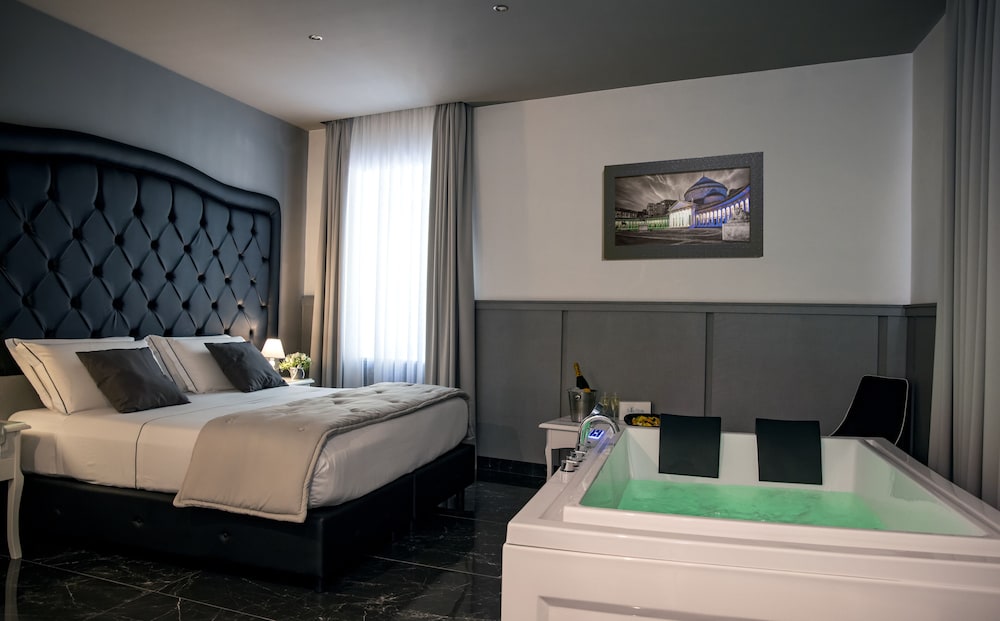 Deluxe, Studio, Suite