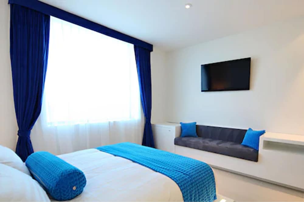 STANDARD, KING BED