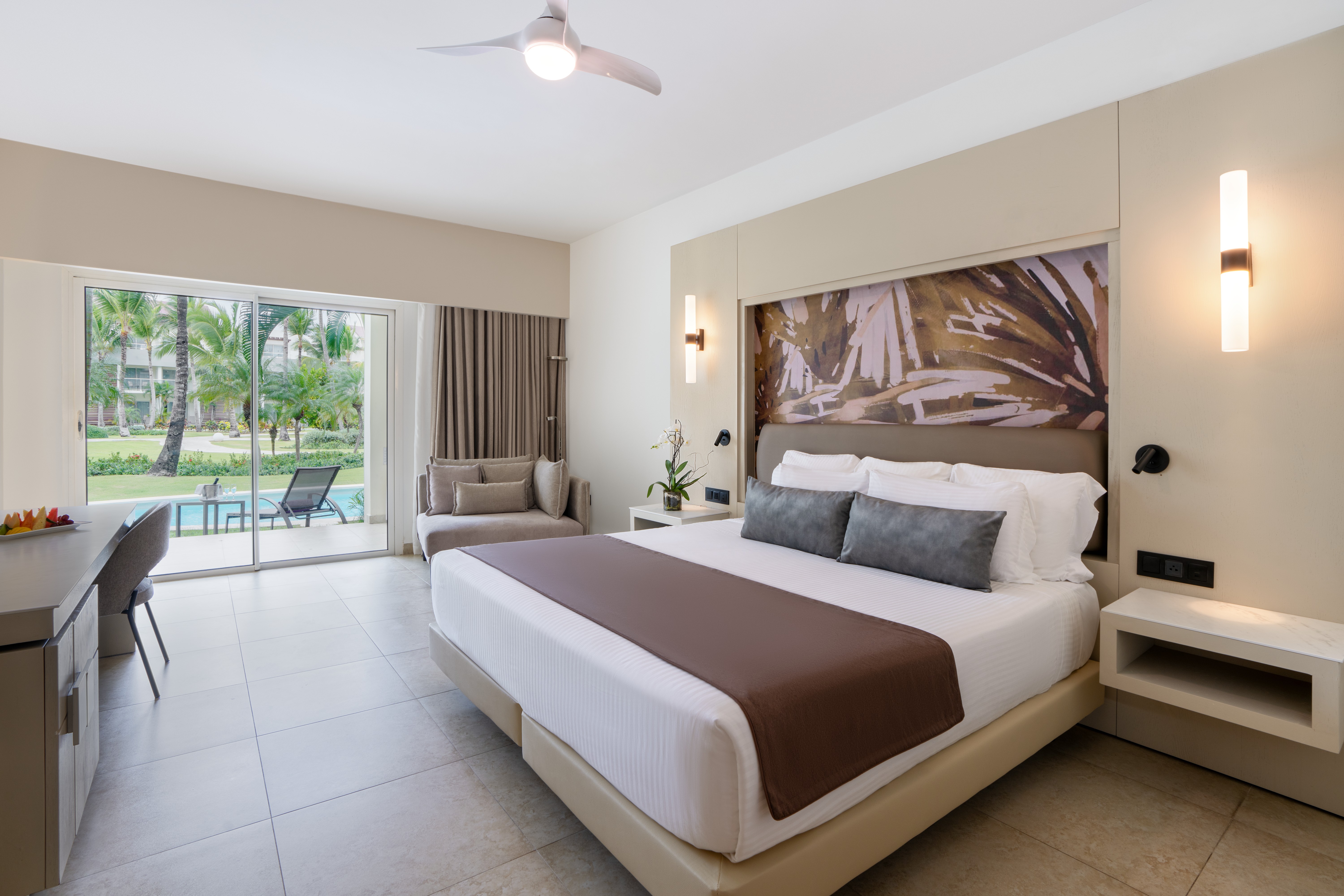 Swim Up, Allure, King Bed