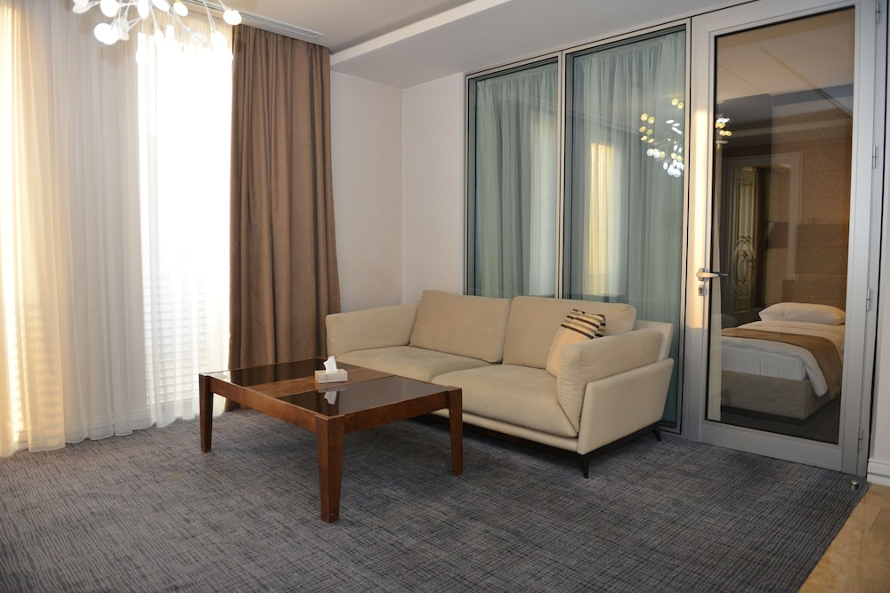 Aghababyan S Hotel 59/77