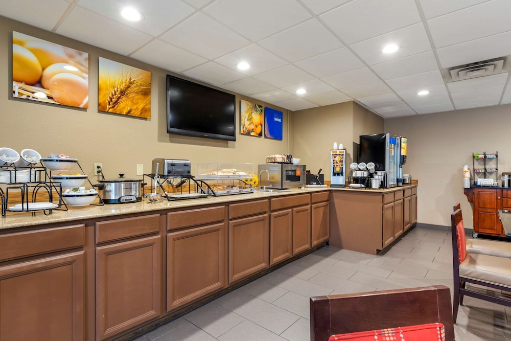 Comfort Inn & Suites Ponca City Near Marland Mansion 27/38