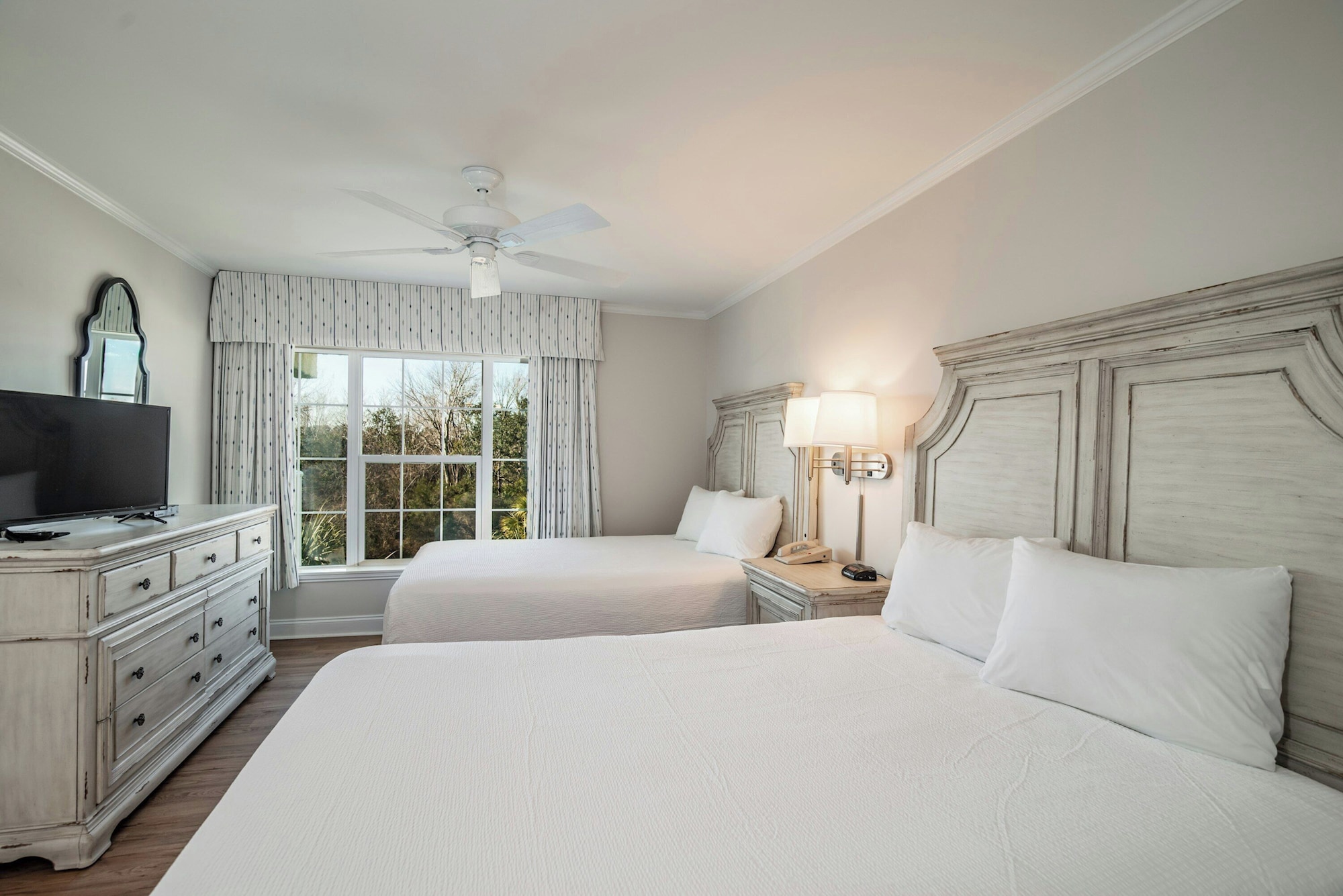 Summer House, Suite, 2 Queen Beds, Resort View, Sofa