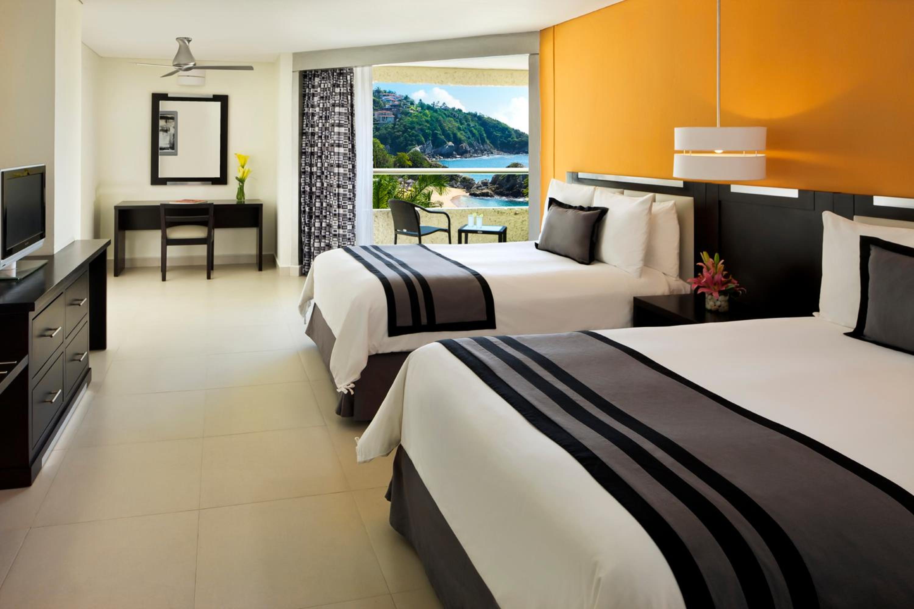 Deluxe, Twin Beds, Lateral Side Sea View