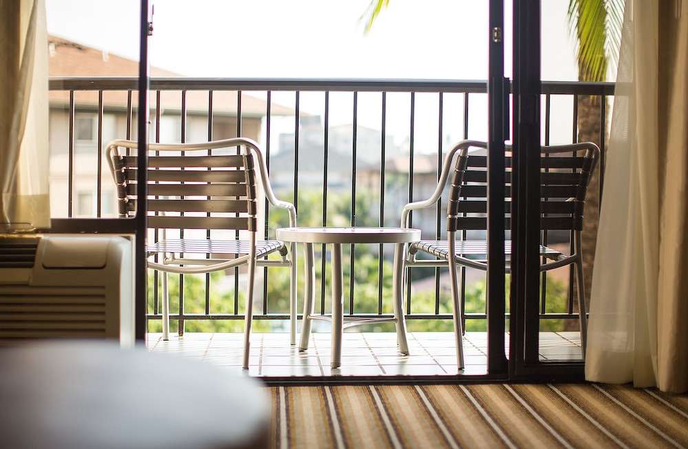 Maui Coast Hotel 52/71