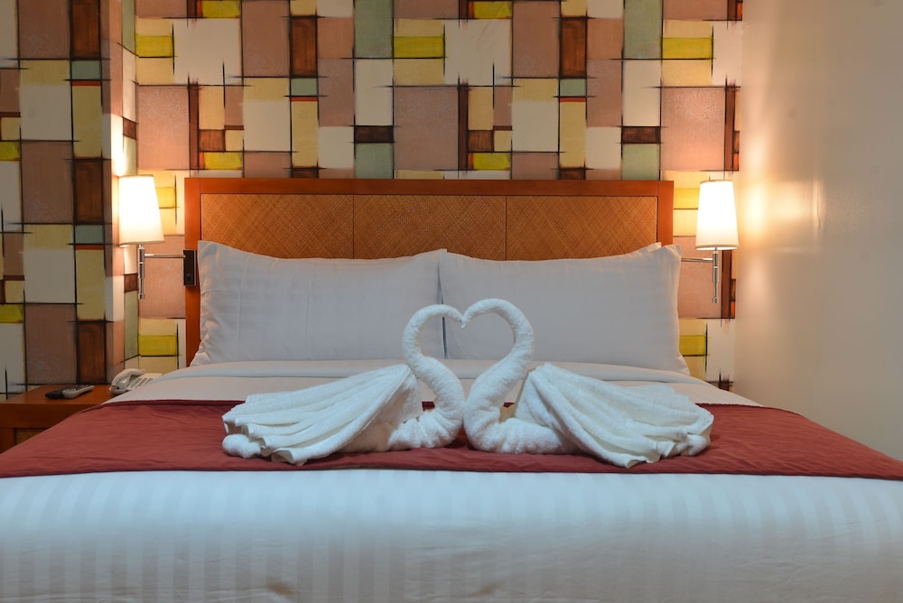 Royal Suites Condotel 10/18