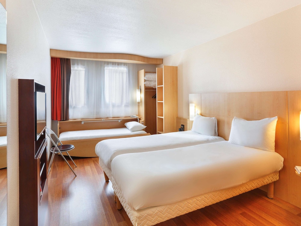 Ibis Etampes 19/69