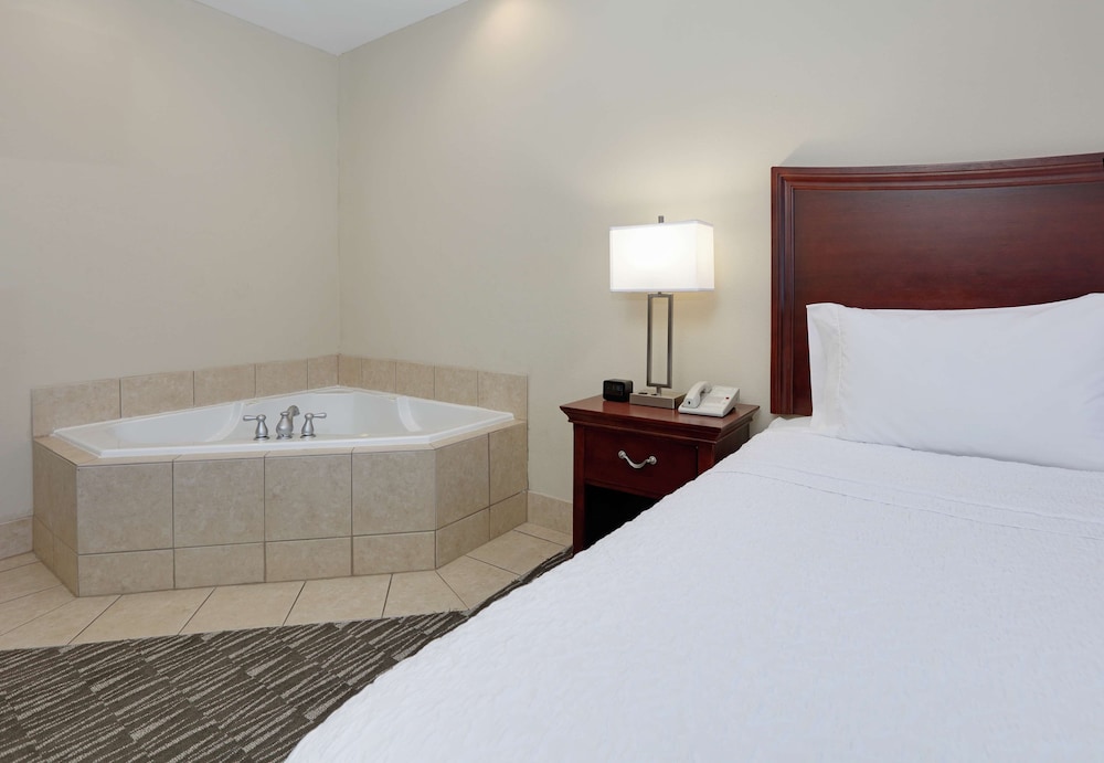 Hampton Inn & Suites Southern Pines-Pinehurst 15/42