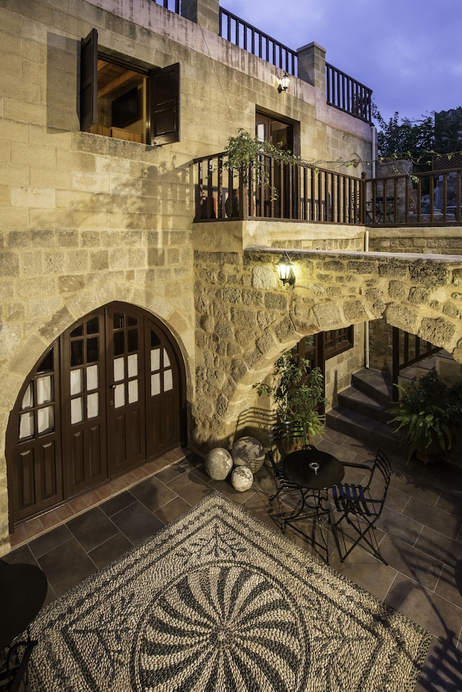 Camelot Traditional And Classic Hotel 2/56