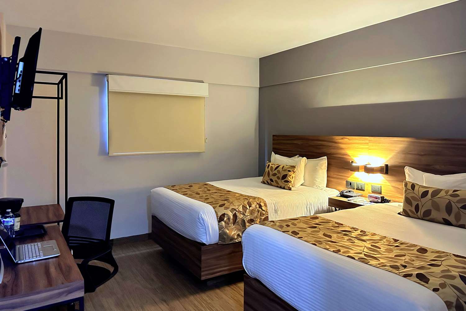 ROOM, 2 DOUBLE BEDS
