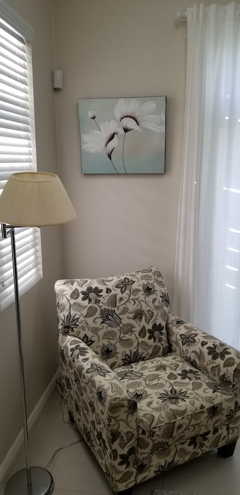 New Kingston Guest Apartment At Eight 3/26