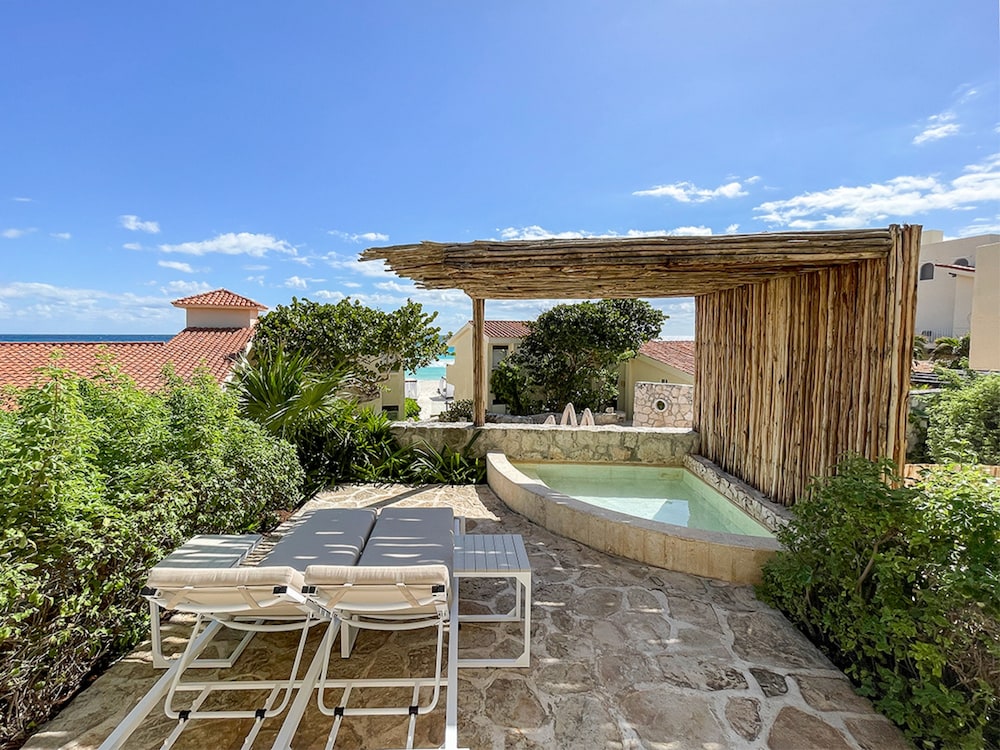 swimming pool spa