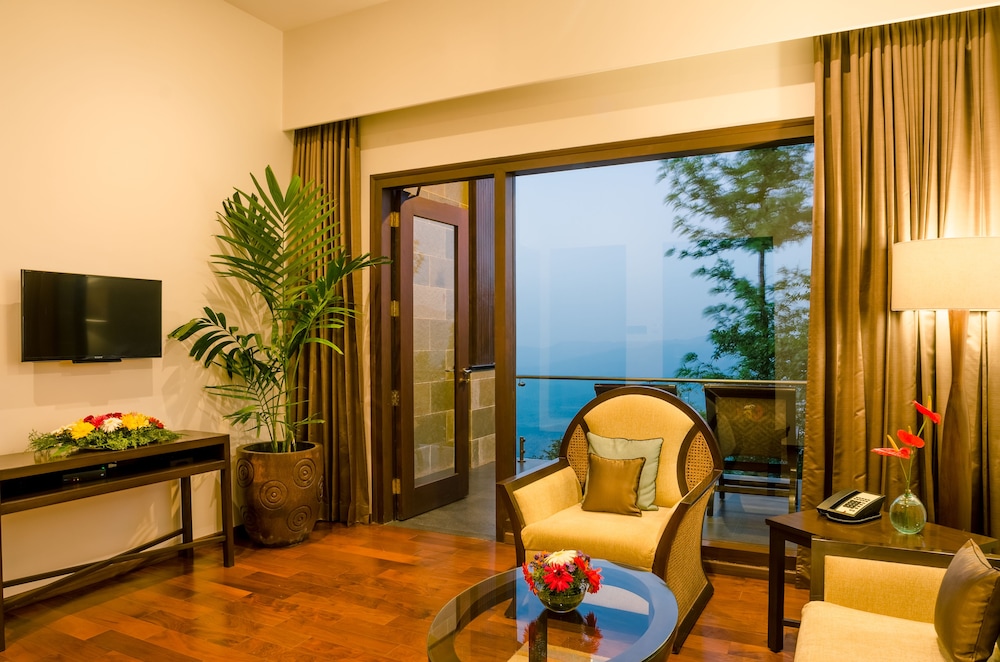 Trivik Chikmagalur 28/50