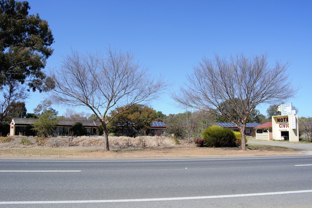 Civic Motor Inn Cowra 60/71