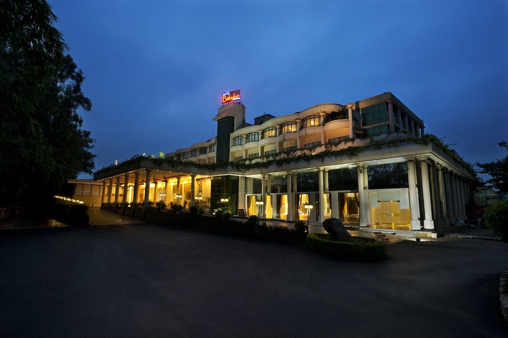 Hotel Babylon International 1/27