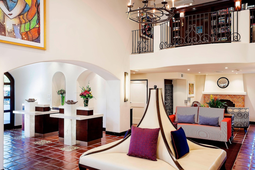TRIADA PALM SPRINGS AUTOGRAPH COLLECTION 27/35