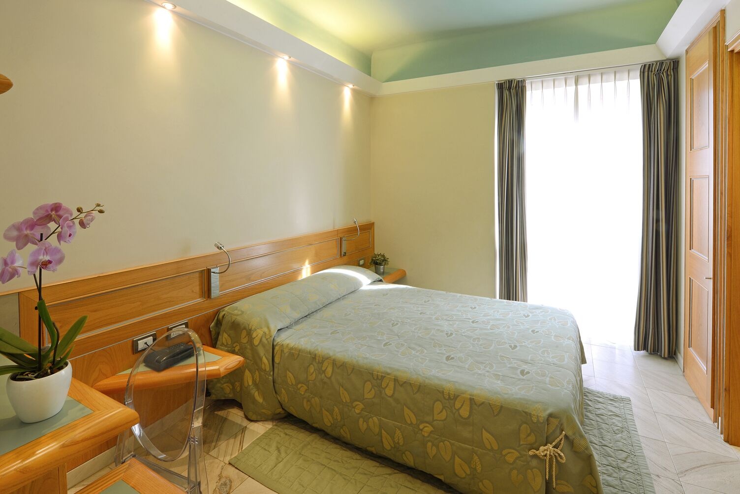 SUPERIOR, DOUBLE BED