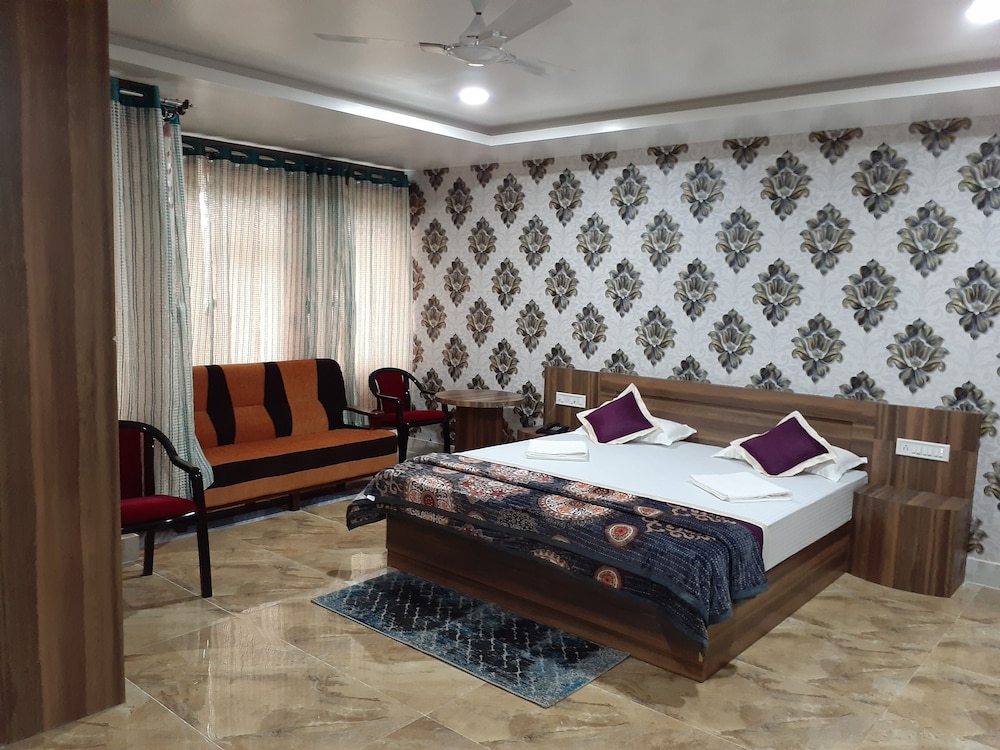 Gkm Grand Hotel 10/50