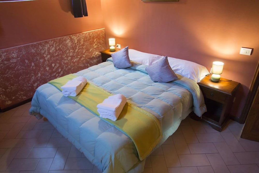 Florence Decamerone B&B 4/23