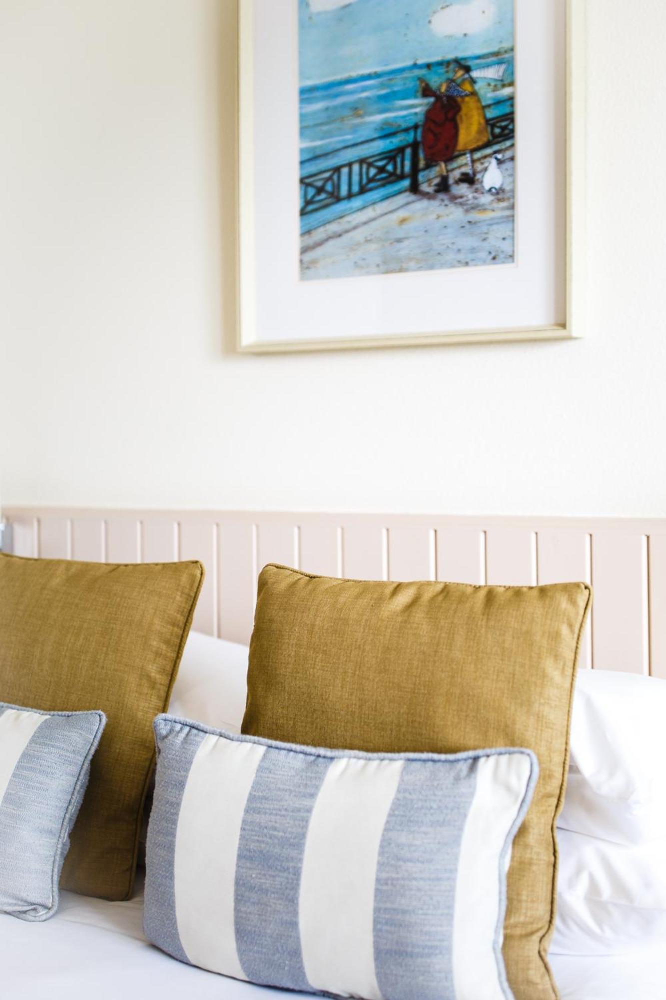 Room, Single, Double or Twin Bed