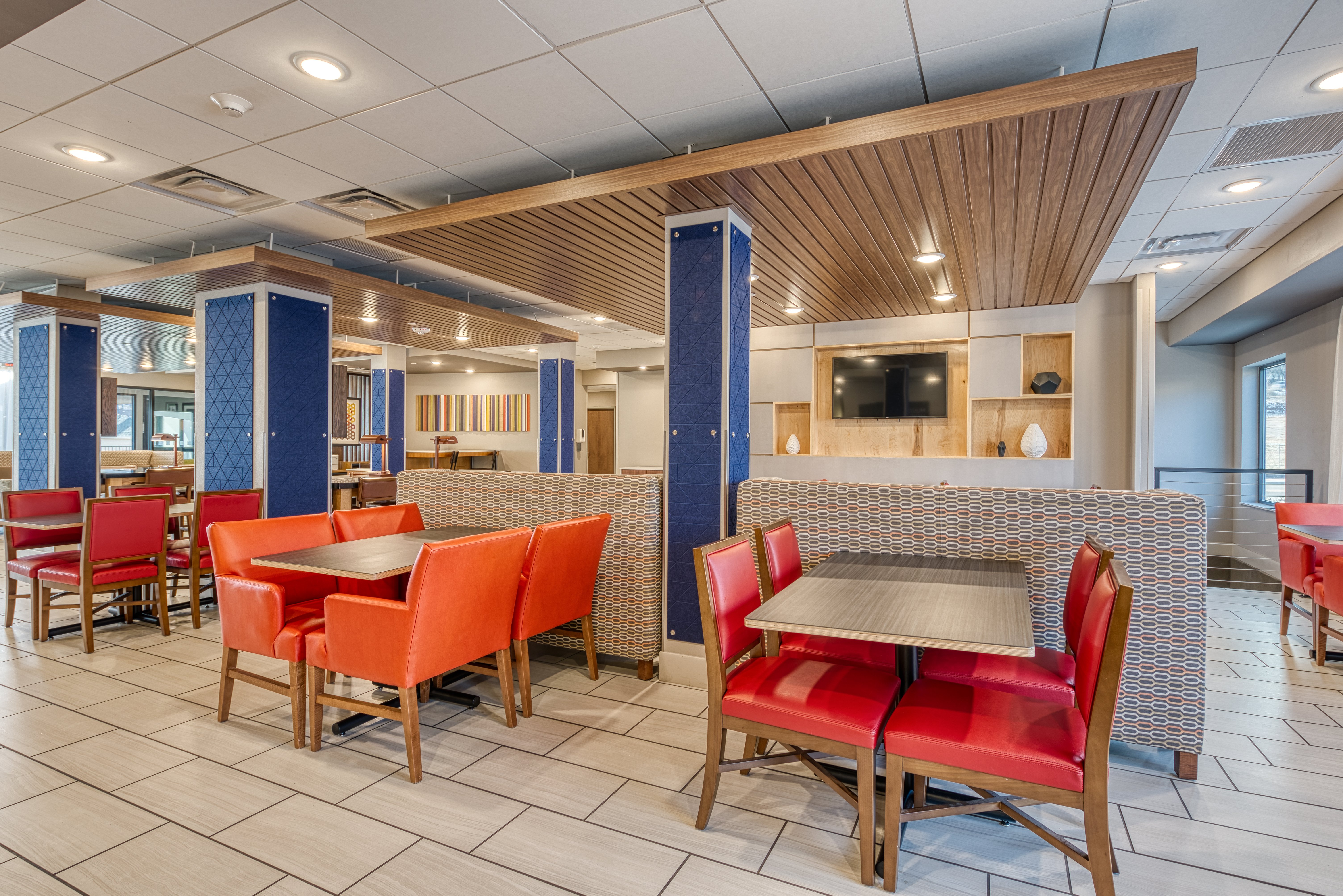 Holiday Inn Express and Suite Manitou Spring 40/54