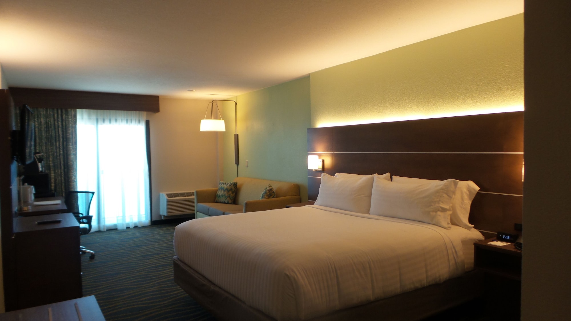1 Bedroom, Suite, King Bed, Ocean Front, Sofa, Balcony, High Floor