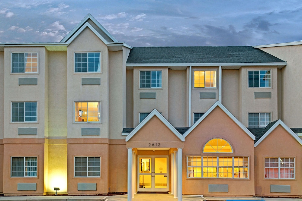Microtel Inn & Suites By Wyndham Bushnell 1/24