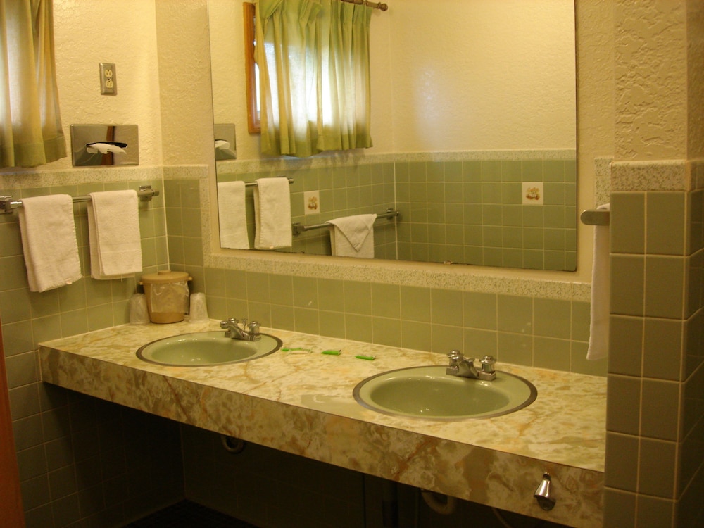 Nevada Inn 20/27