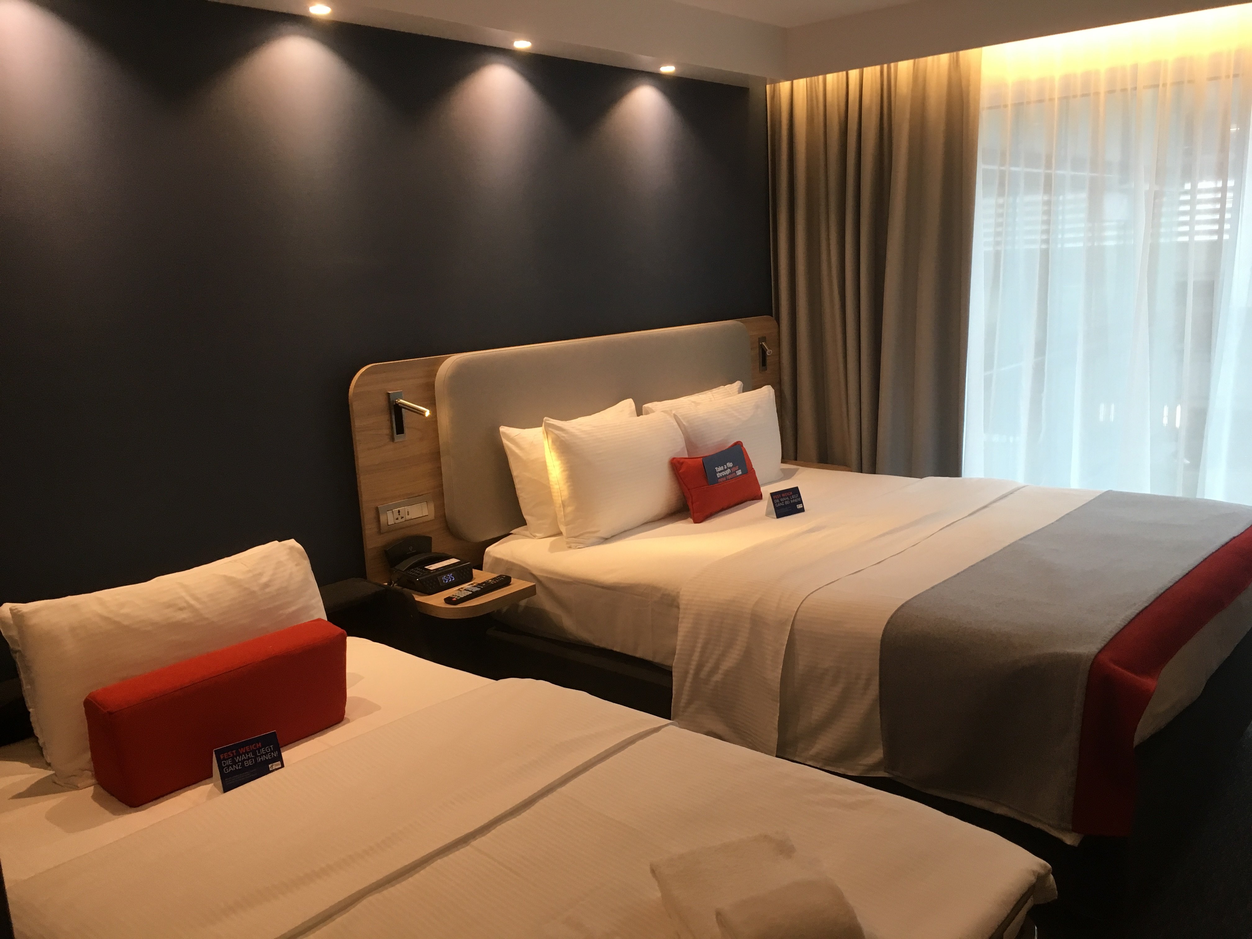 HOLIDAY INN EXPRESS ZURICH AIRPORT 35/80