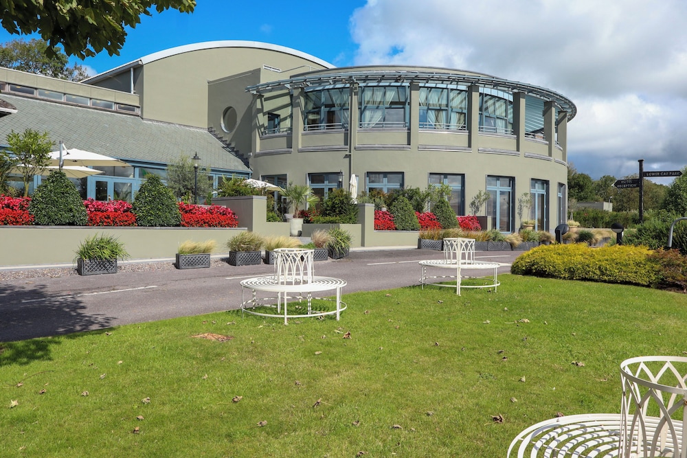 Ballyroe Heights Hotel 58/61