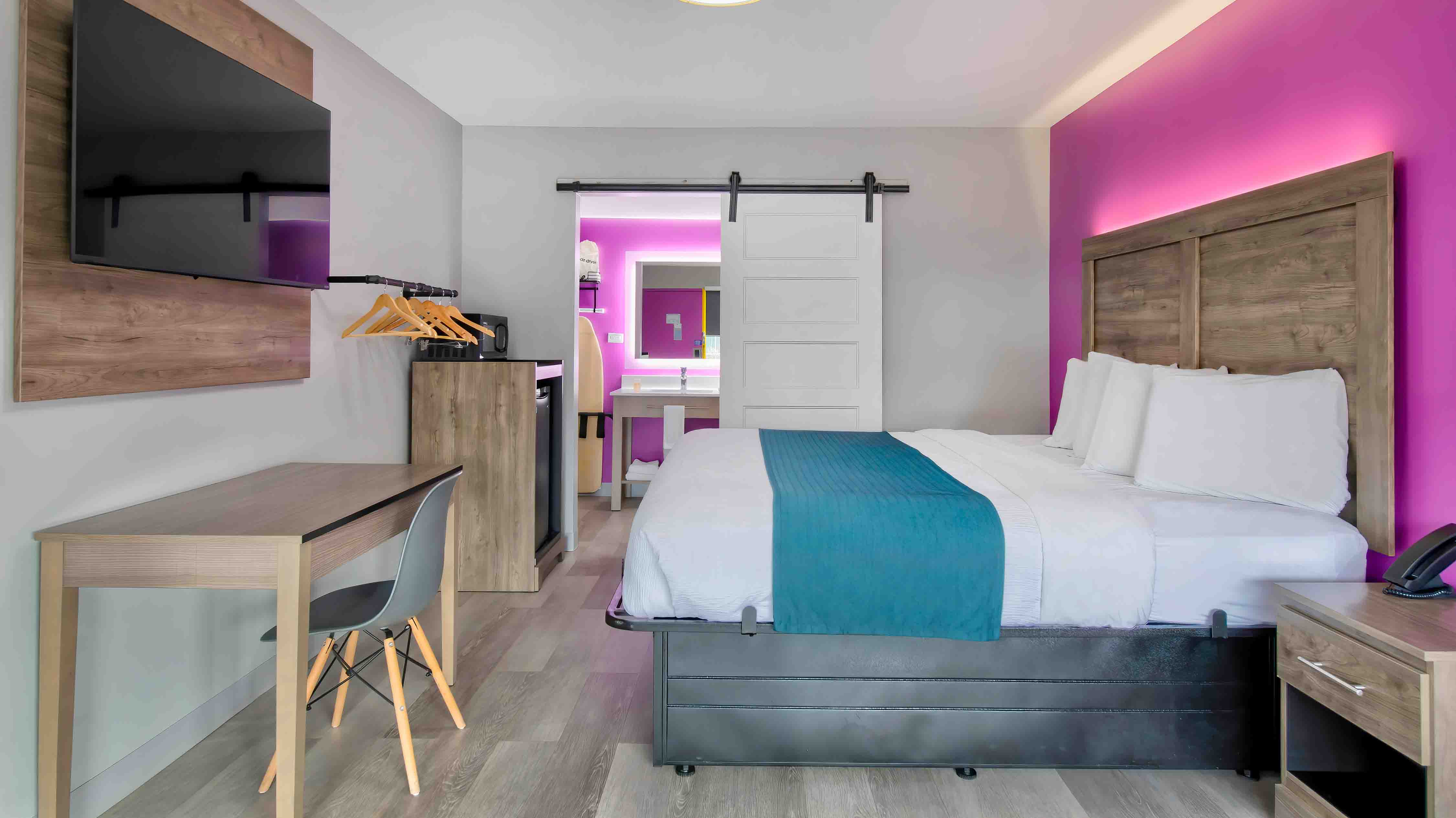 1 King Bed - Mobility Accessible RI Shower Nsmk