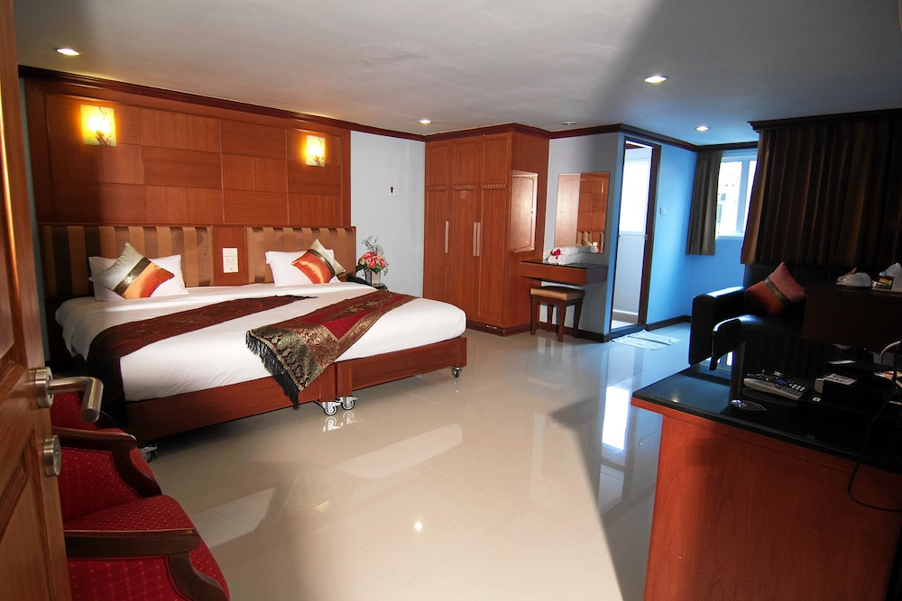 Sky Suites 10/35