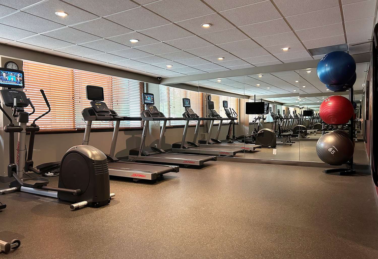 Best Western Premier Rockville Hotel & Suites 16/38