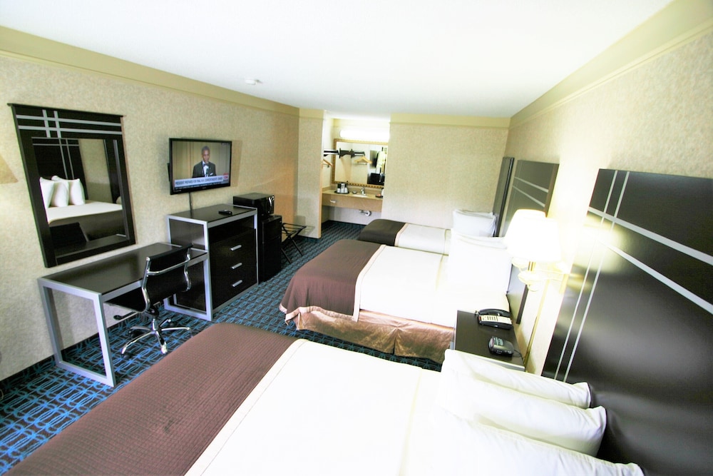 Deluxe Inn Fayetteville 42/61