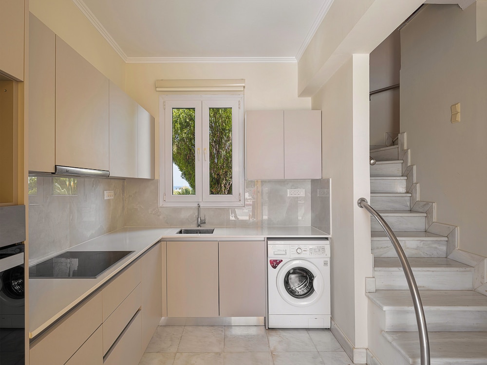 DAPHNIS VILLAS 60/60