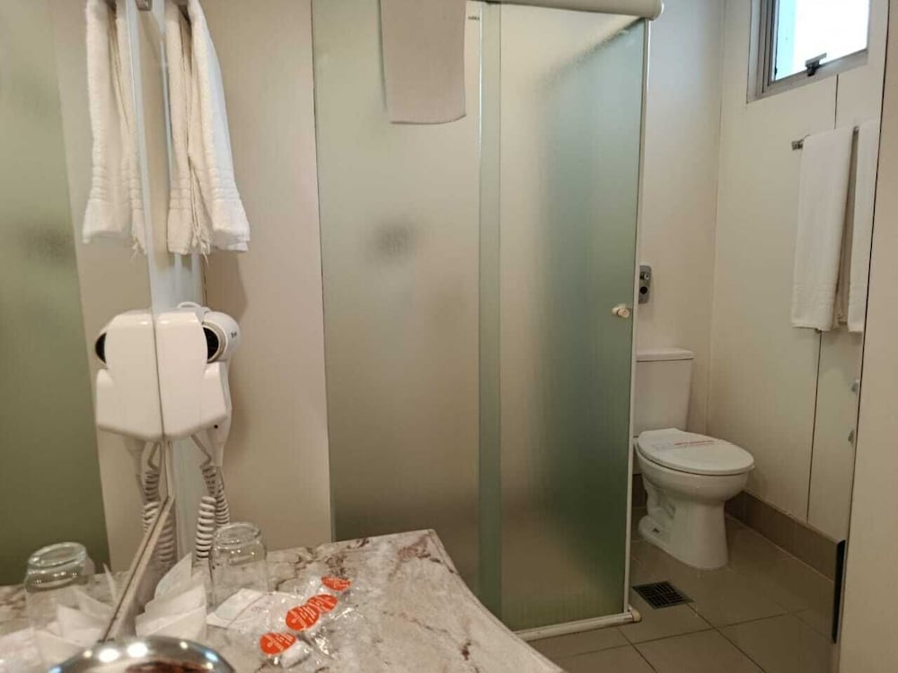 غرفة سوبيريور رباعية بسرير مزدوج وسريرين منفصلين، Boulevard Plaza Hotel 9/10